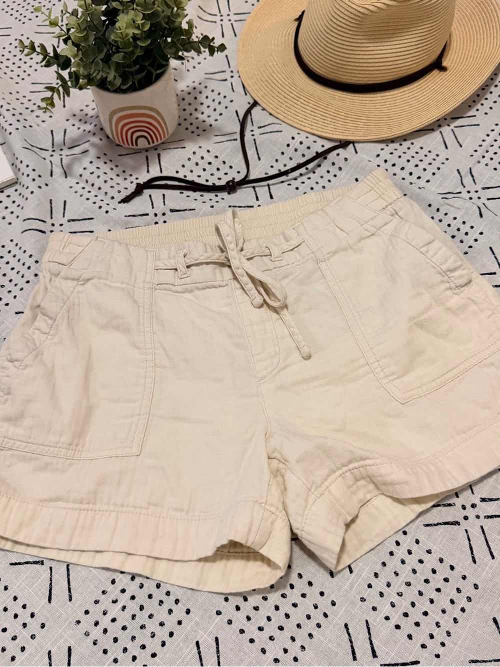 Old Navy Cream Drawstring High Waist Utility Shorts